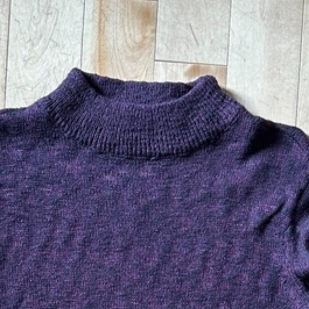 Women's Sweater - Picture 4 of 4